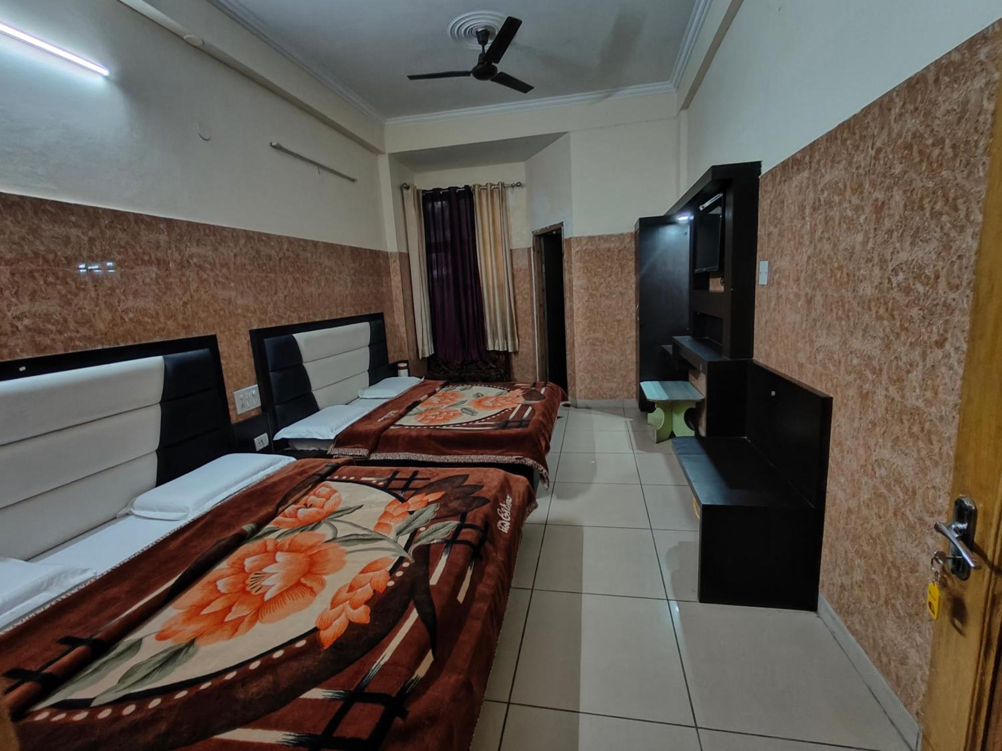 Aashirwad Hotel Katra  Dış mekan fotoğraf