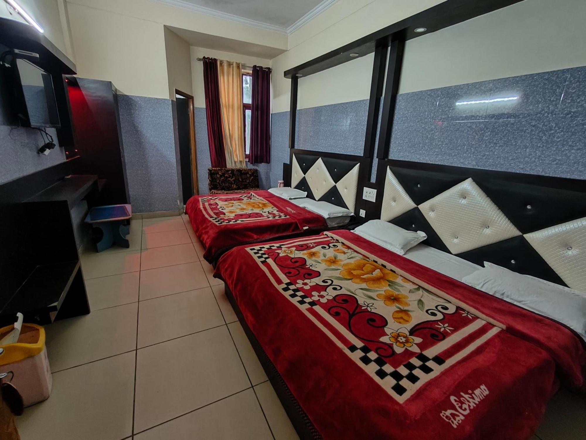 Aashirwad Hotel Katra  Dış mekan fotoğraf